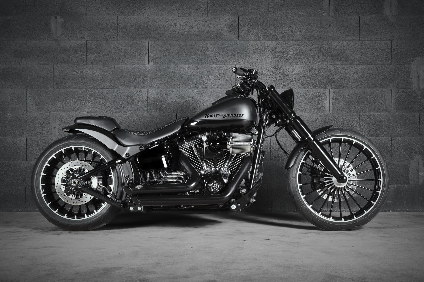 BREAKOUT 103 S.L 2017