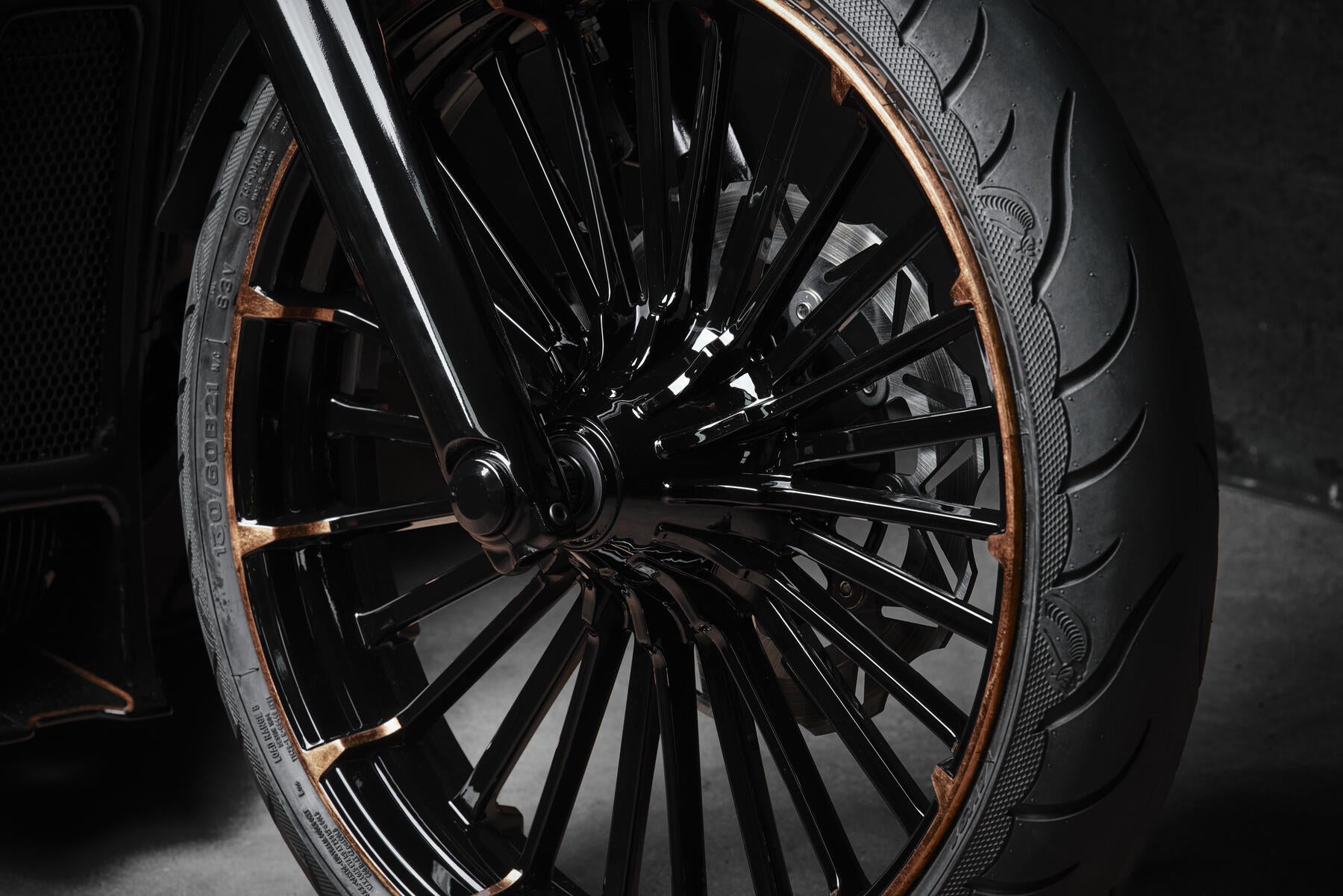 Cache axe de roue avant - Noir - Softail M8