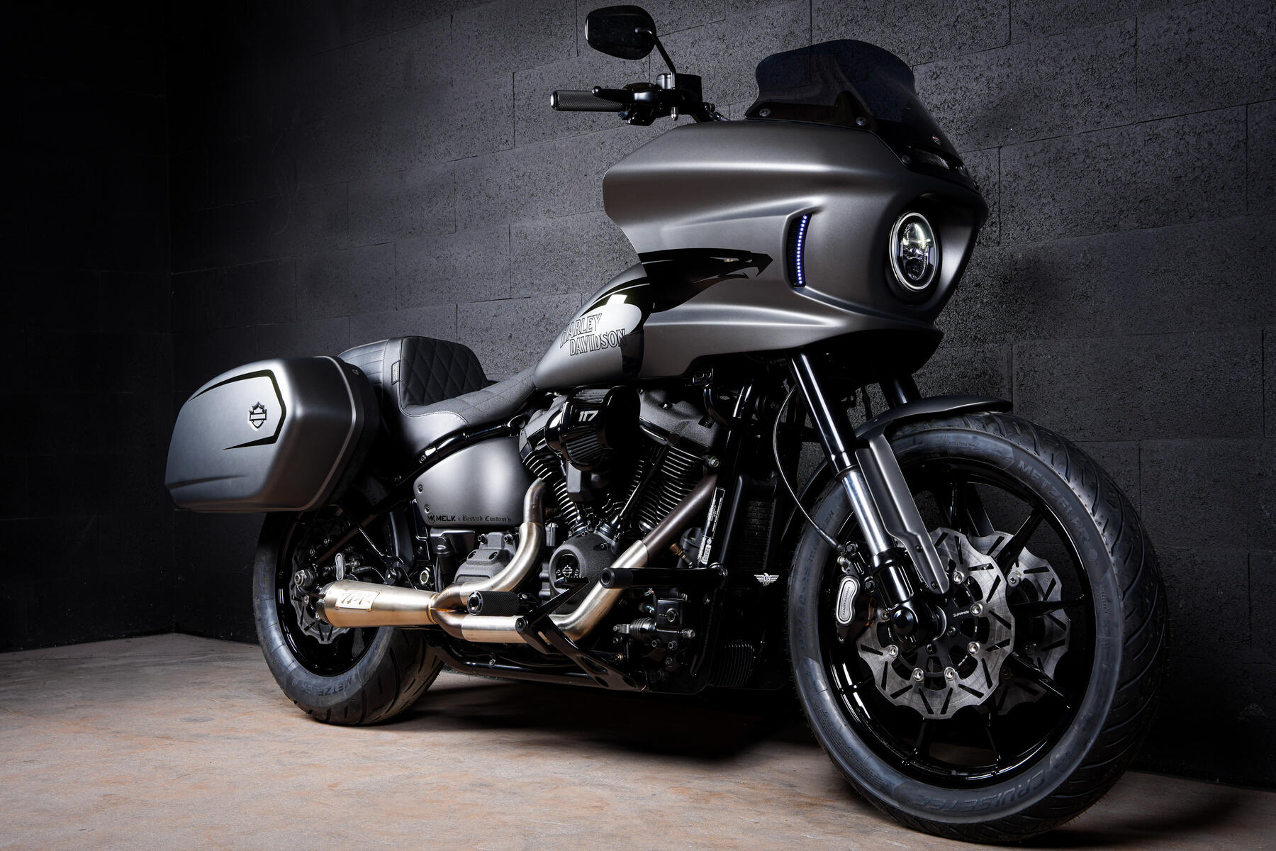 Cache axe de roue avant - Noir -  Softail  M8 fourche inversée